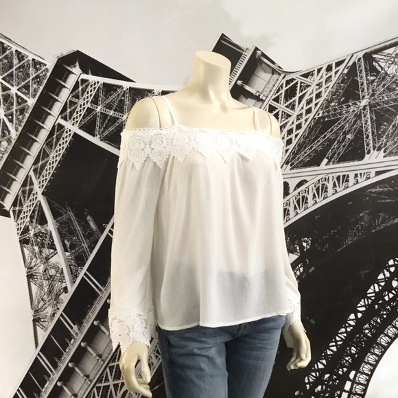 Active USA Off The Shoulder Lace Trim Top - Picture 3 of 6